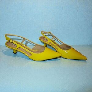 Steve Madden Legaci Pointed-Toe Yellow Patent Leather Slingback Kitten Heels